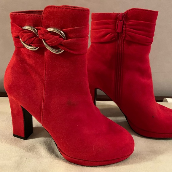 Size 7.5 red suede boots. Never worn - Picture 1 of 3